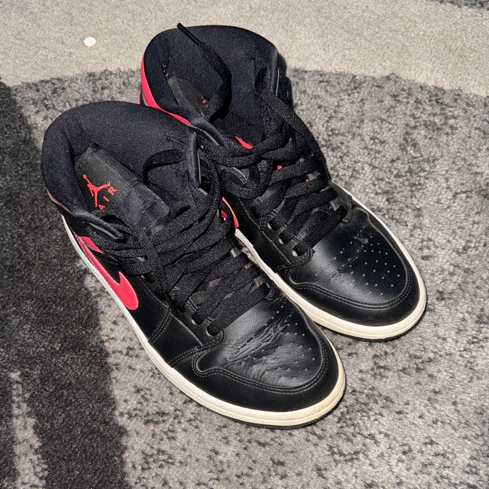 Jordan Black and Pink Men's Sneakers